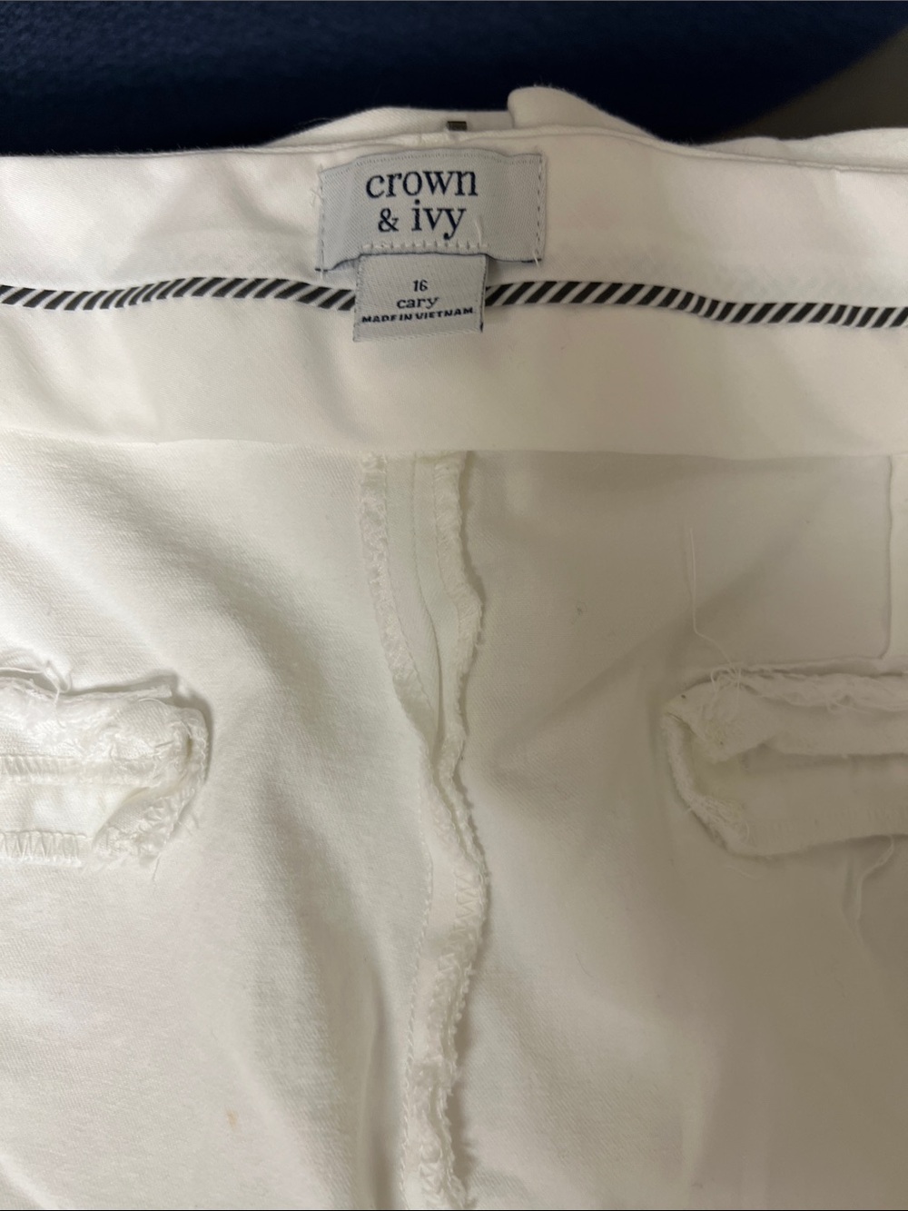 crown & ivy White Skinny Jeans - Clean Everyday Style